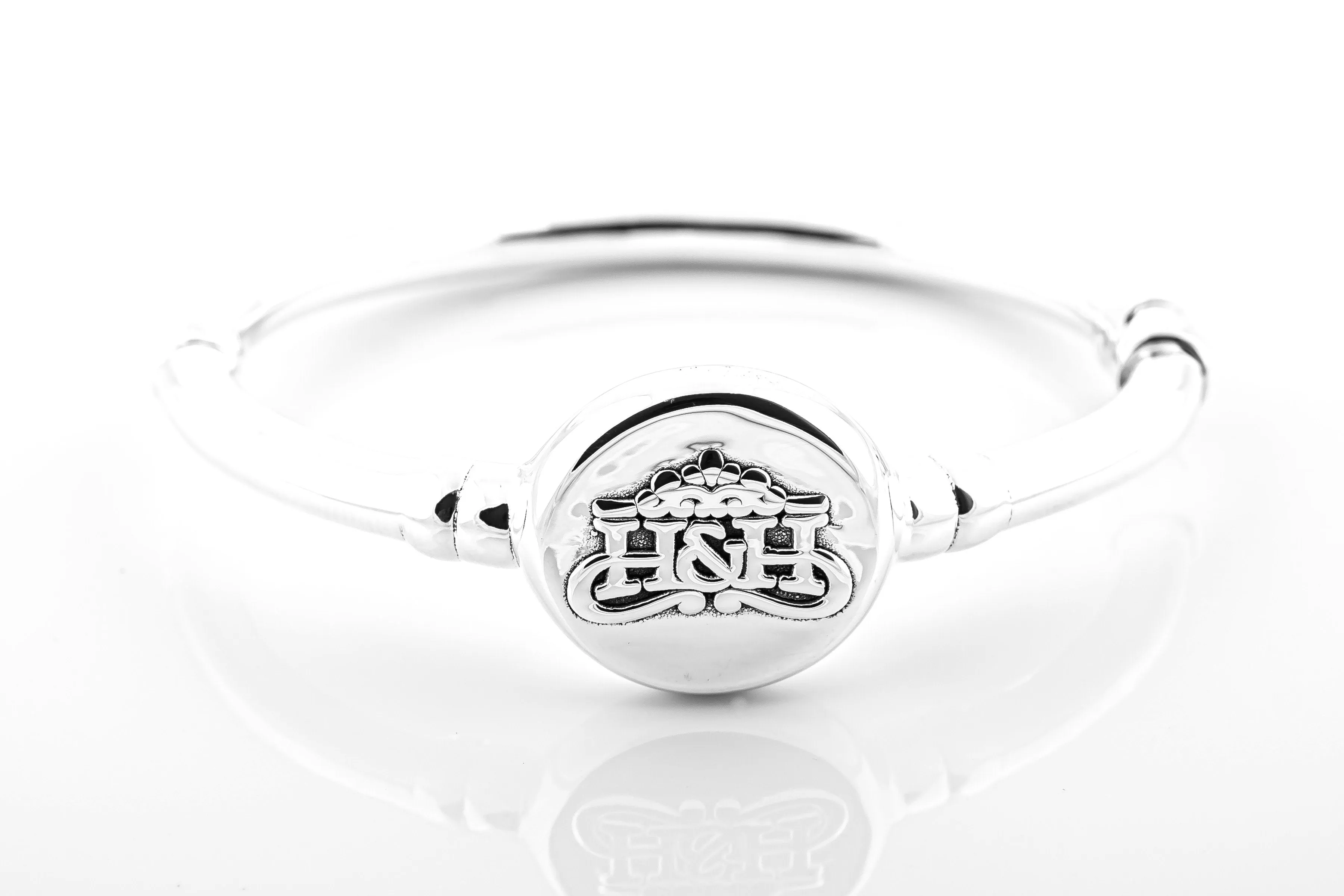 SS22 H&H Logo Hinged Bangle